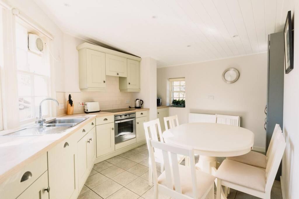Factors House - A Comfy Cottage In Countryside Park With Wifi And Access To Bar And Pool Perth Buitenkant foto