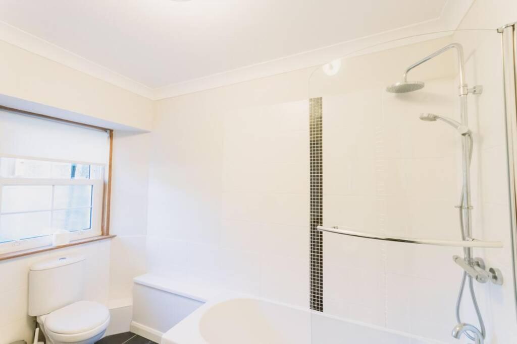 Factors House - A Comfy Cottage In Countryside Park With Wifi And Access To Bar And Pool Perth Buitenkant foto